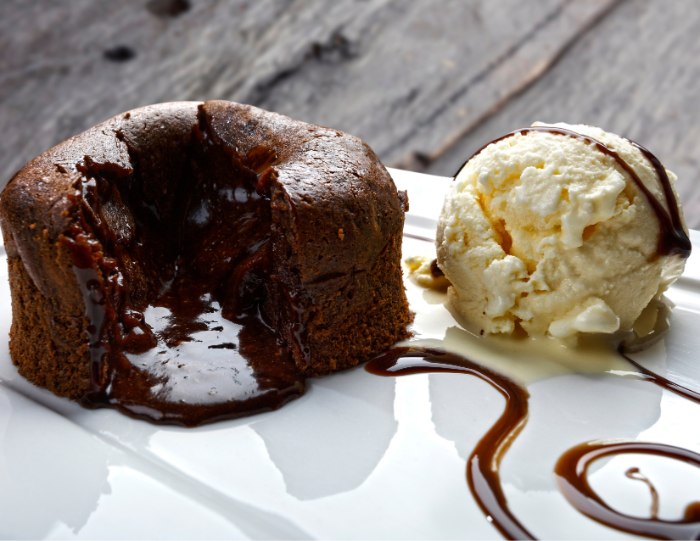 Chocolate lava cake (Canva)