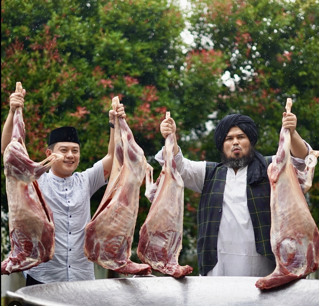 Bobon Santoso bersama Ustadz Derry Sulaiman (Instagram)