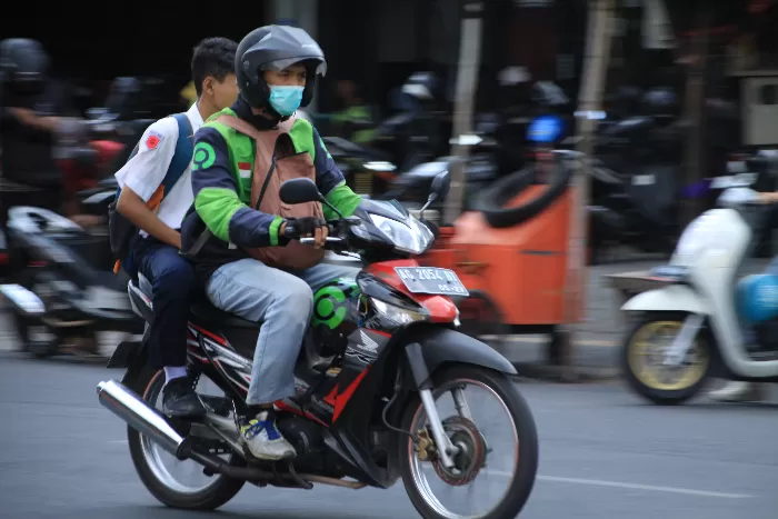 Pengemudi ojek online (Djalu/Radar Jember)