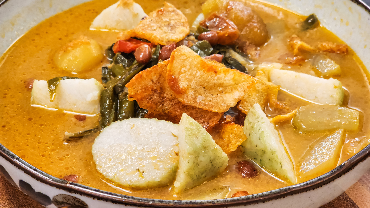 Lontong Sayur (Canva)
