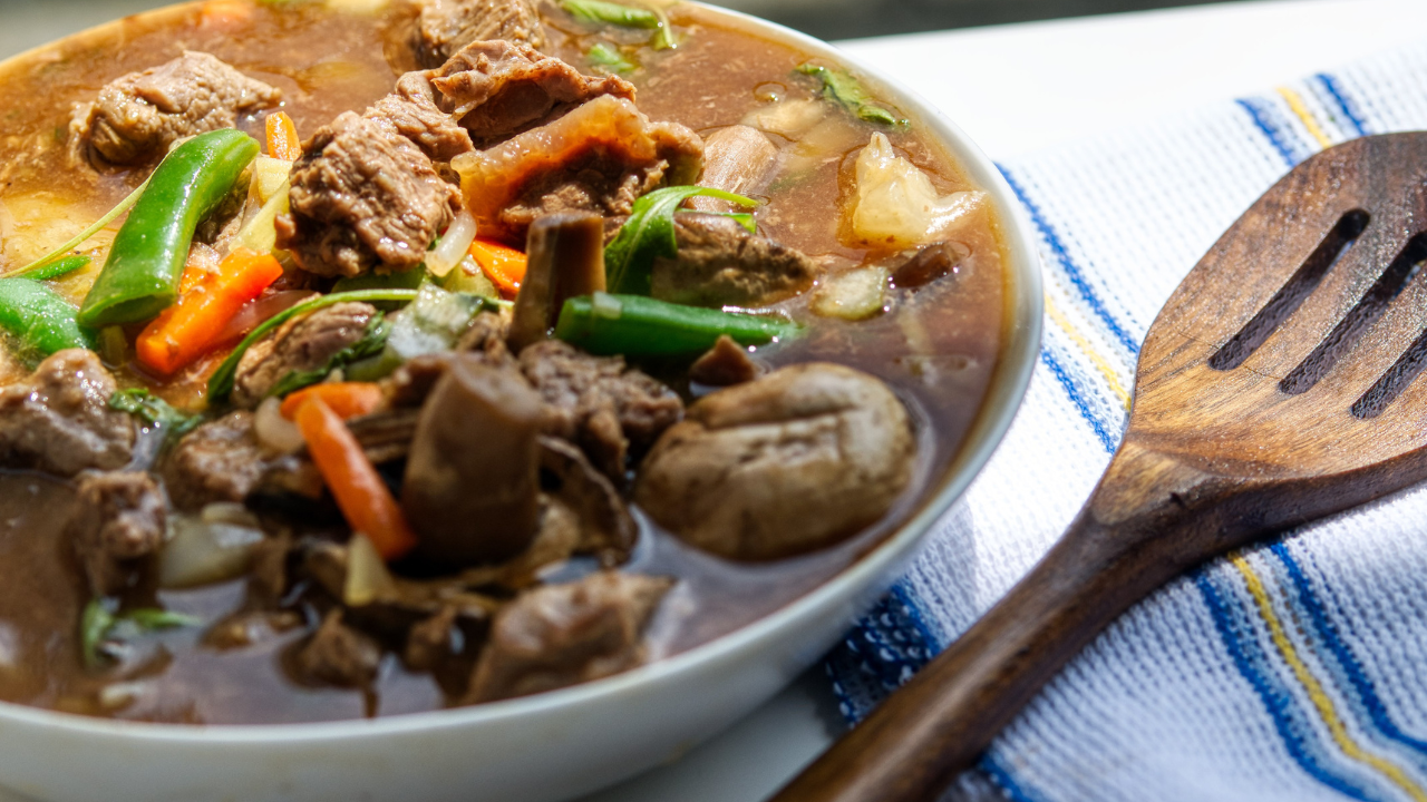 Semur Daging (Canva)