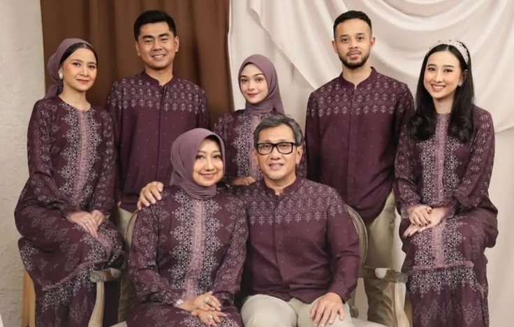 Baju Sarimbit untuk baju lebaran keluarga (Pinterest/mujiatun soeripto)