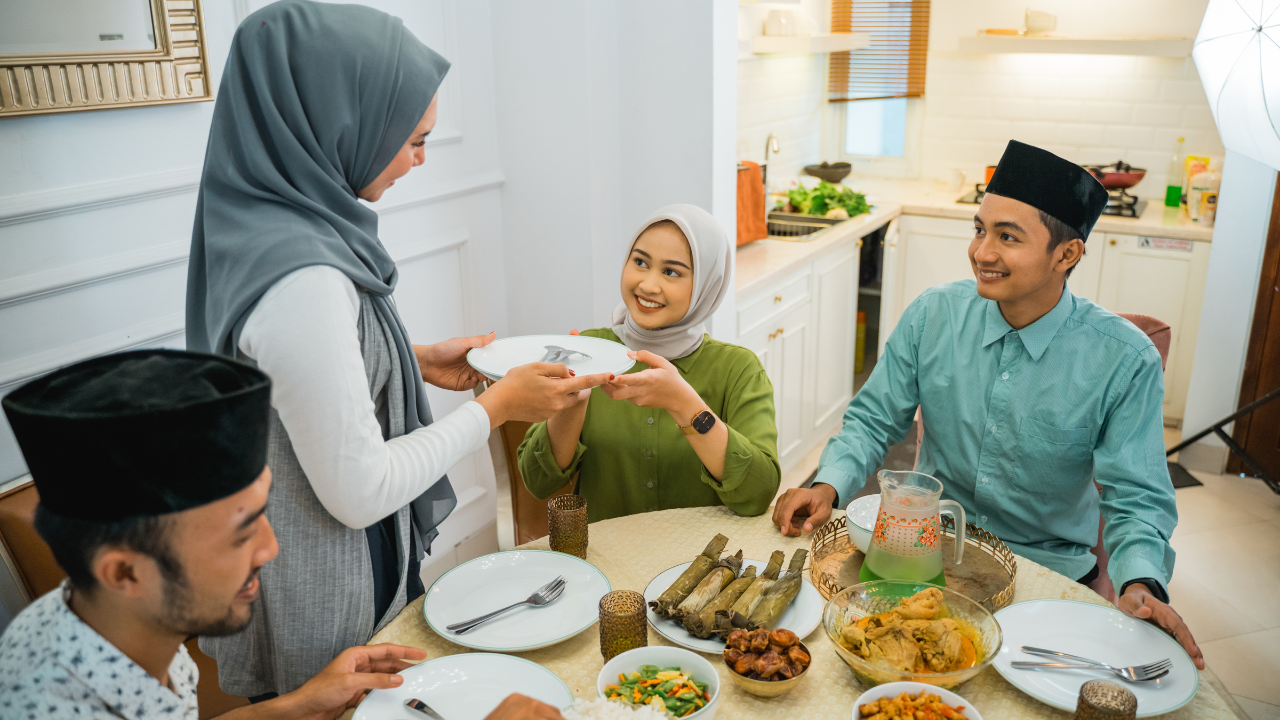 Kebersamaan saat Lebaran (Canva)