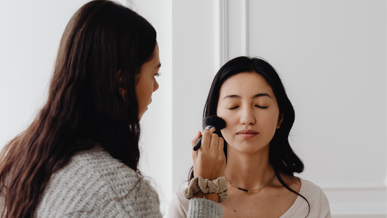Makeup (Canva)