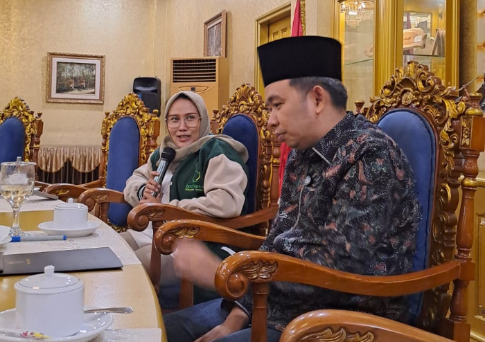 SILATURAHMI: Ketua Hipka Jember Nilam Noor Fadilah Wulandari saat beraudiensi dengan Bupati Jember Muhammad Fawait. (ZAINUR)