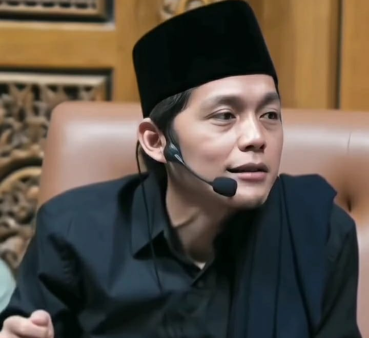 Gus Iqdam ulama muda yang sedang naik daun karena dakwahnya yang ringan. (Instagram)