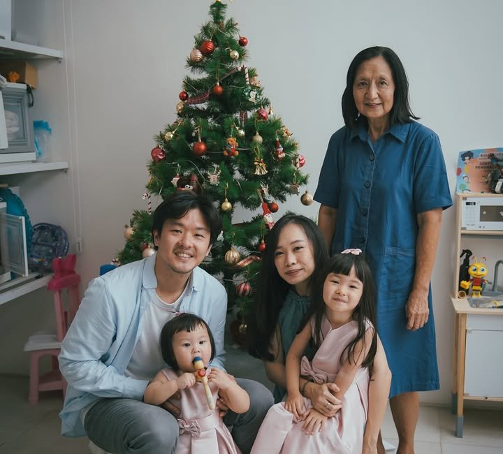 Indra Pramujito dikenal sebagai pribadi yang tegas dalam pekerjaan, namun lembut dan penuh perhatian saat bersama keluarga.  (Instagram)