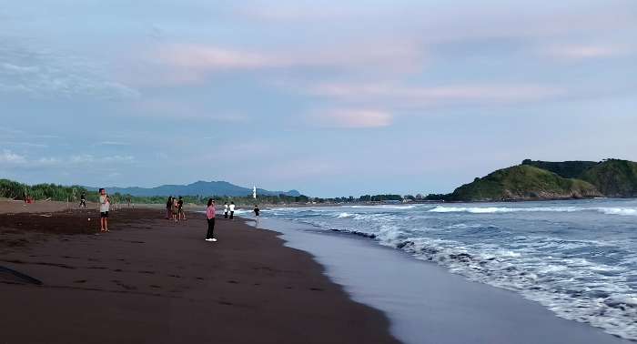 Keindahan Pantai Watu Ulo