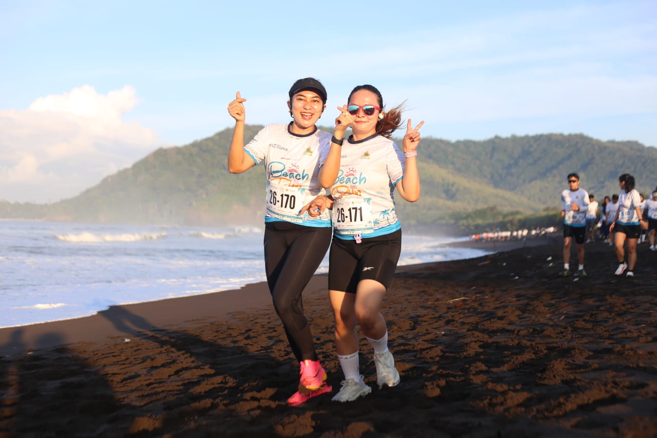 Peserta Watu Ulo Reborn Beach Run