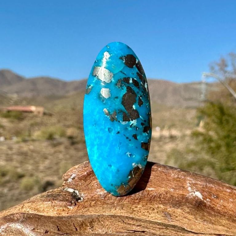 Batu Ithaca Peak Turquoise menjadi batu yang lumayan banyak diburu para kolektor di Indonesia dan dunia. (Foto: Etsy-Pinterest)