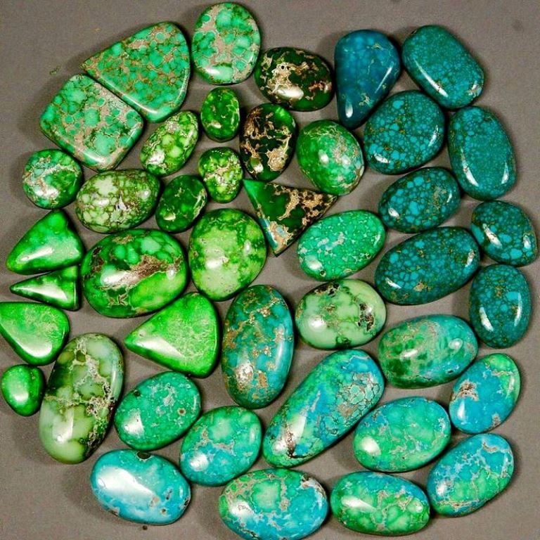 Batu yang satu ini jenis Pirus Carico Lake Turquoise. (Foto: Turquoise Jewelers-Pinterest)