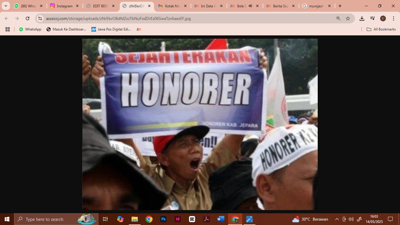 Tenaga honorer saat demo