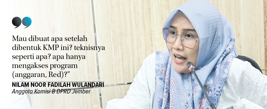 Anggota DPRD Jember Nilam Noor Fadilah dari Komisi B melontarkan pertanyaan ke Dinas Koperasi dan UMKM Jember perihal Koperasi Merah Putih (Mega Silvia/Radar Jember)