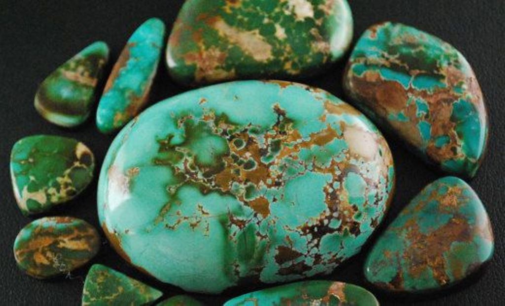 Batu pirus jenis Royston Turquoise (geologyscience.com-pinterest)