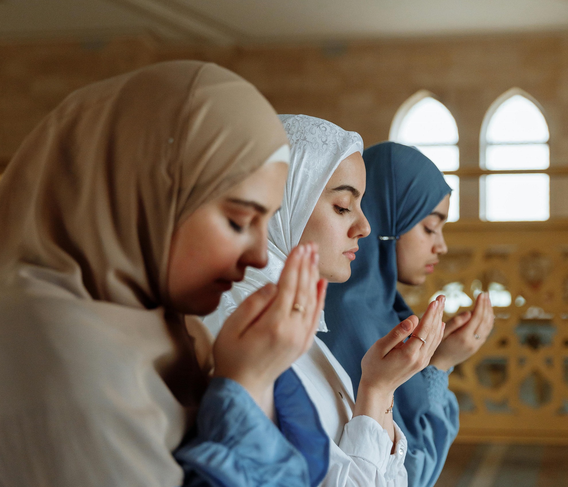 Ilustrasi membaca doa niat puasa sunnah Tasua dan Asyura.