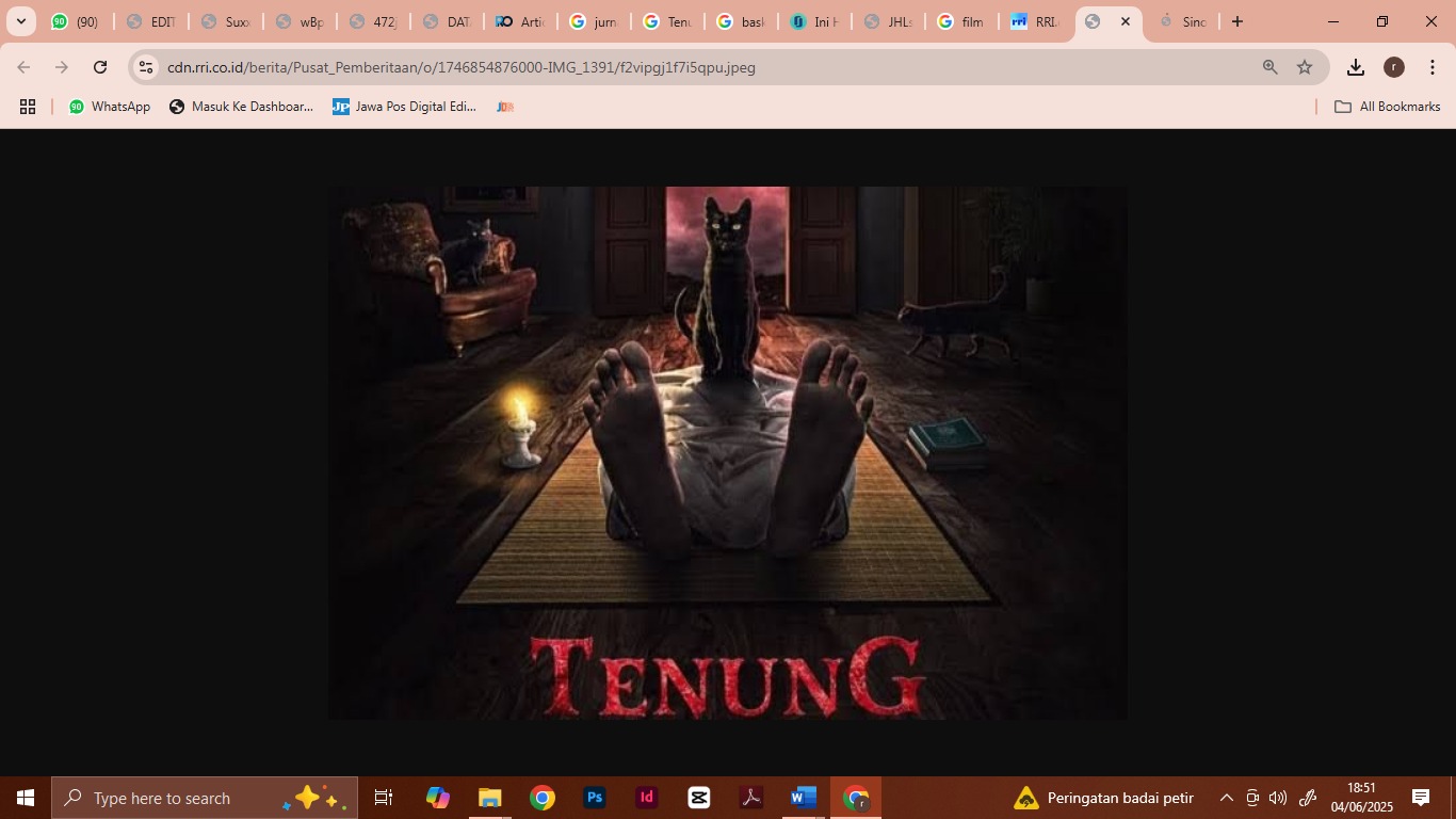 Poster film tenung. Film horor ini diangkat dari novel karya Risa