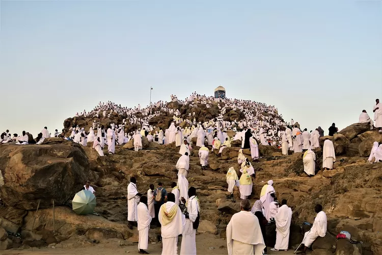 Ilustrasi jemaah haji sedang wukuf di Arafah. (Pixabay)