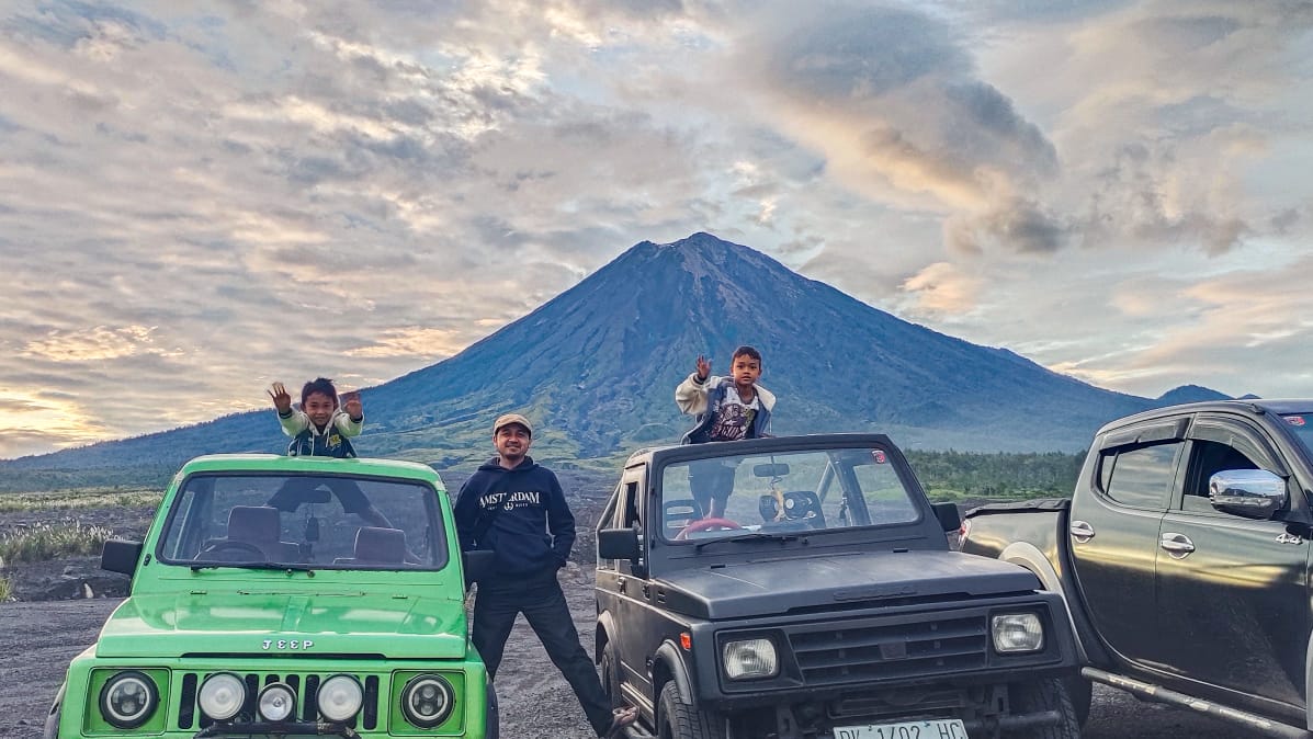 LATAR SEMERU: Spot foto terbaik berwisata di jalur bekas erupsi Gunung Semeru.