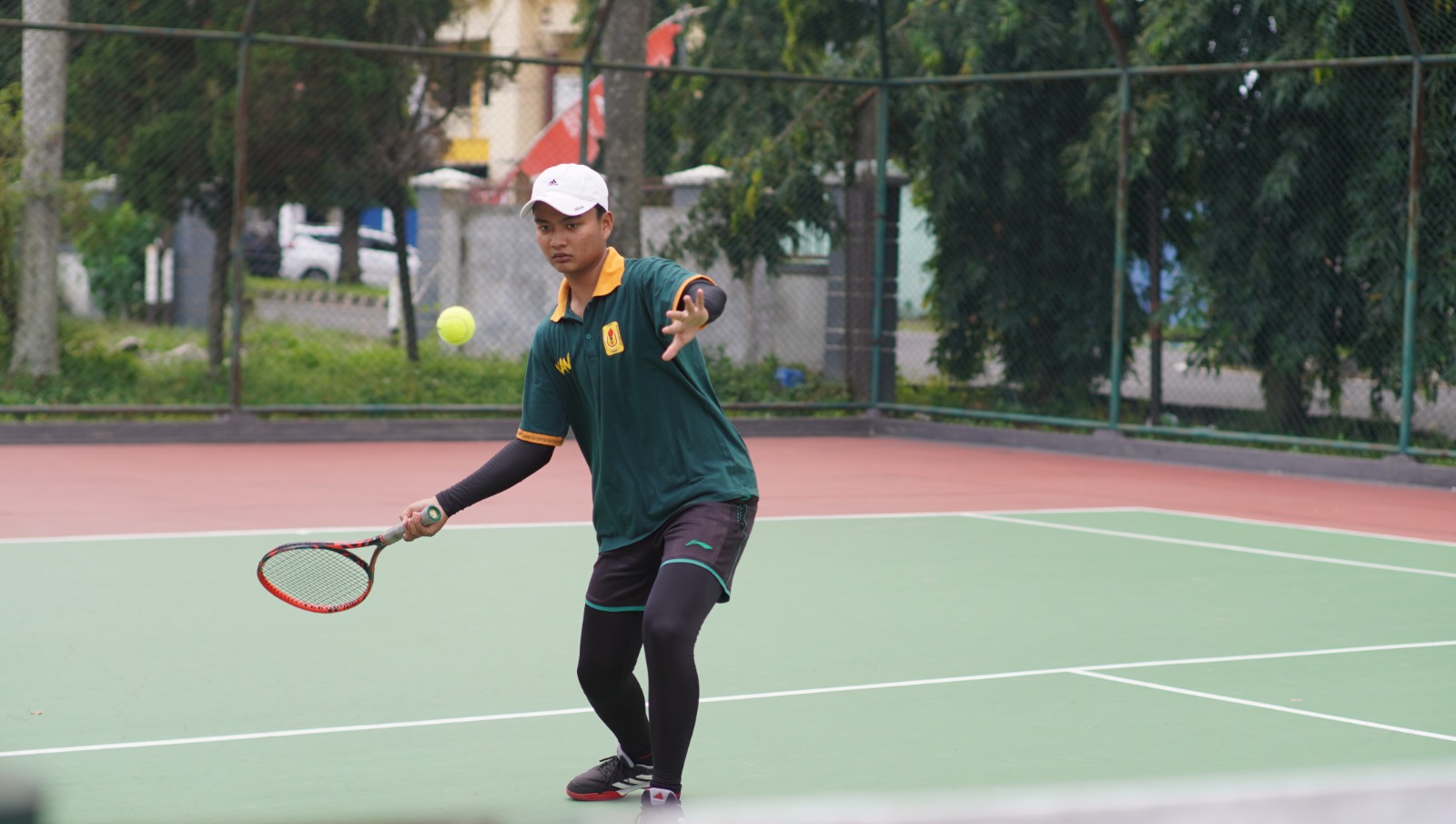 Sultan Kafi Delon jalani pemusatan latihan di lapangan tenis Kecamatan Kaliwates, kemarin (8/6). (Yulio/RJ)
