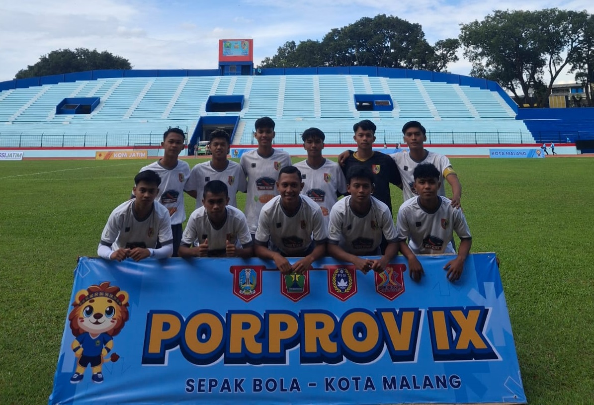 Tim sepak bola putra Jember. Menghadapi tuan rumah Kota Malang di laga perdana Porprov Jatim, Jember kalah 2-1 di Stadion Gajayana Kota Malang.