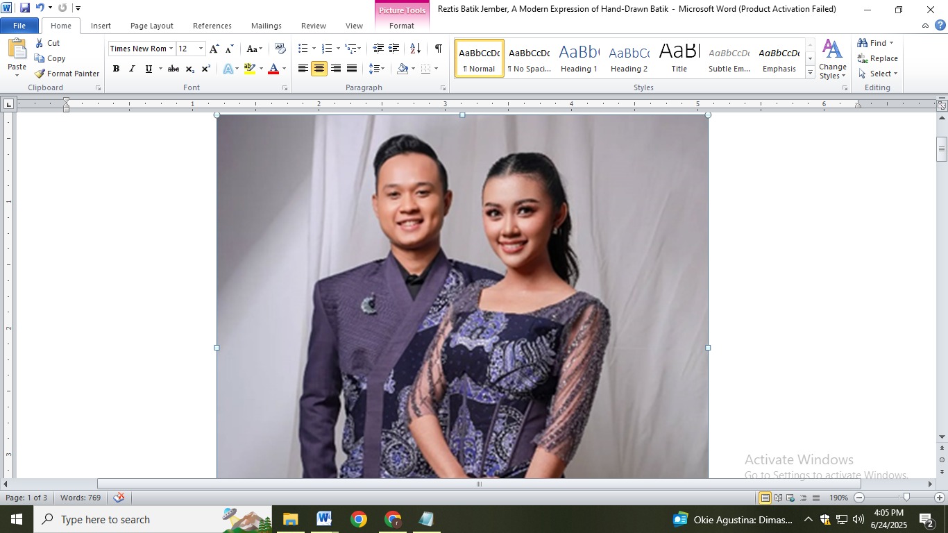 Reztis Batik styled in a contemporary look, showing the versatility of traditional patterns. Photo: @reztisbatiktegalsari/Instagram