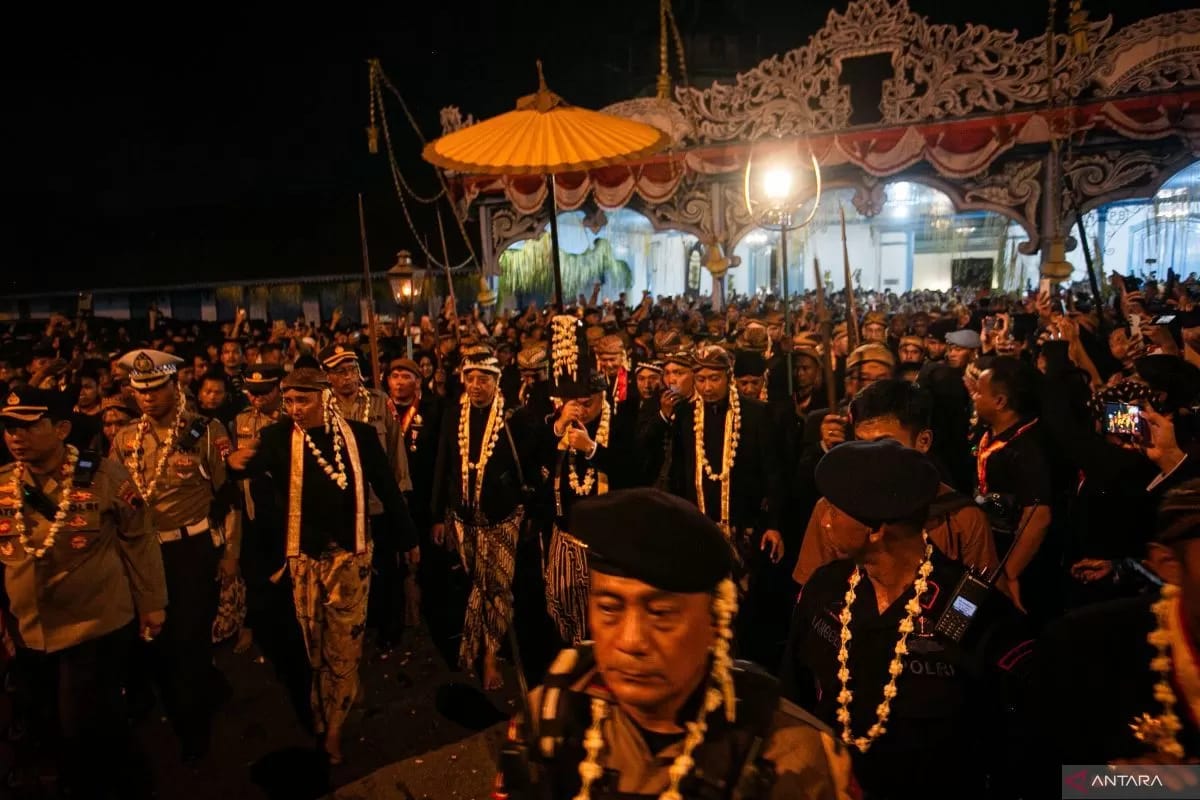 Malam 1 Suro masyarakat Jawa. Ada 7 pantangan dan mitos yang masih diyakini masyarakat.