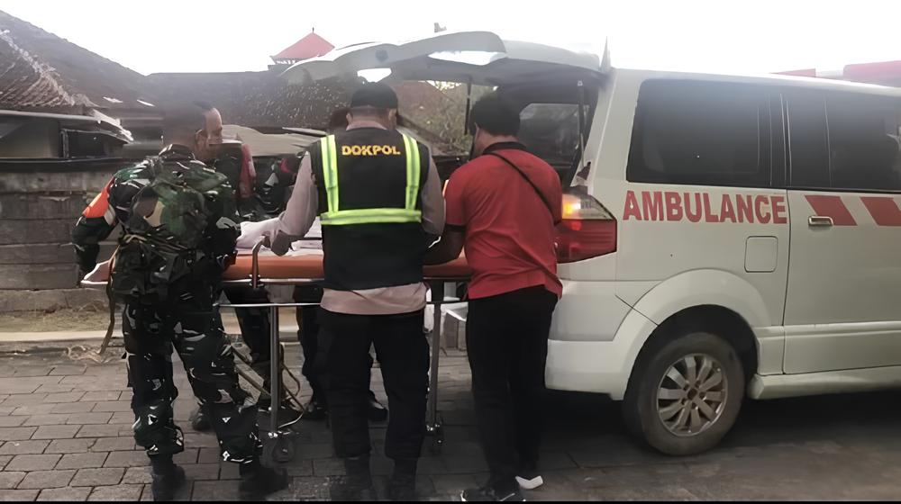 Jenazah balita korban KMP Tunu Pratama Jaya yang tenggelam di Selat Bali. Sementara korban meninggal bertambah menjadi 6 penumpang.