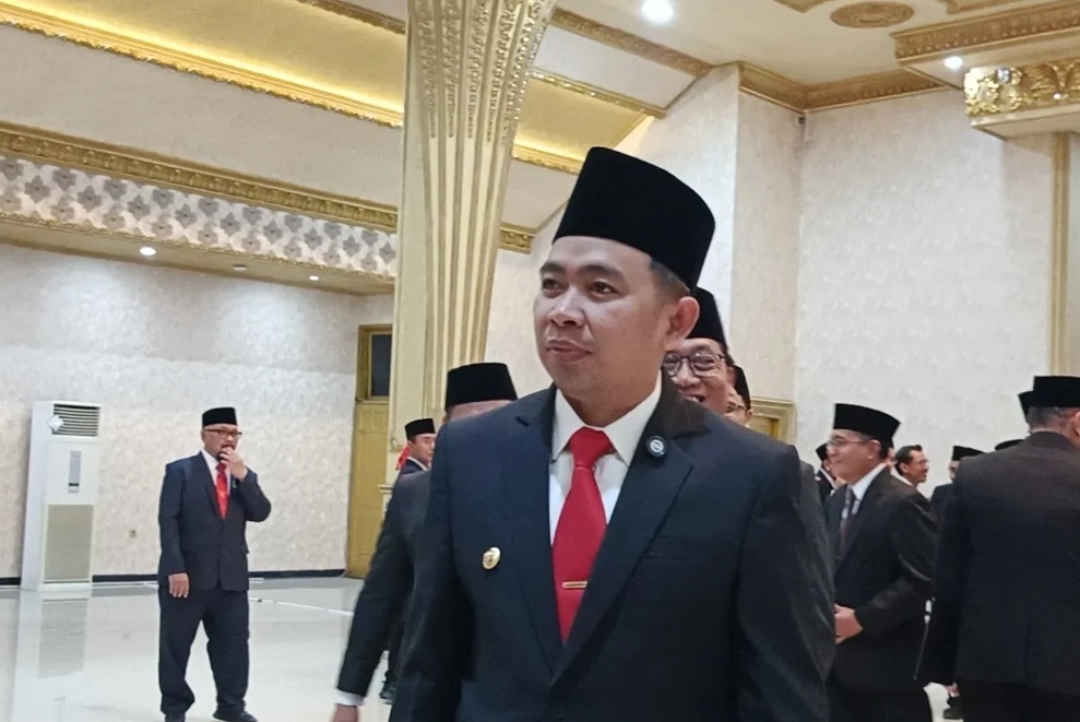 Bupati Fawait seusai memberikan arahan kepada para pejabat eselon terkait seruan untuk meningkatkan kualitas pelayanan publik. Dia menegaskan agar tak ada pungli dalam layanan ke masyarakat.