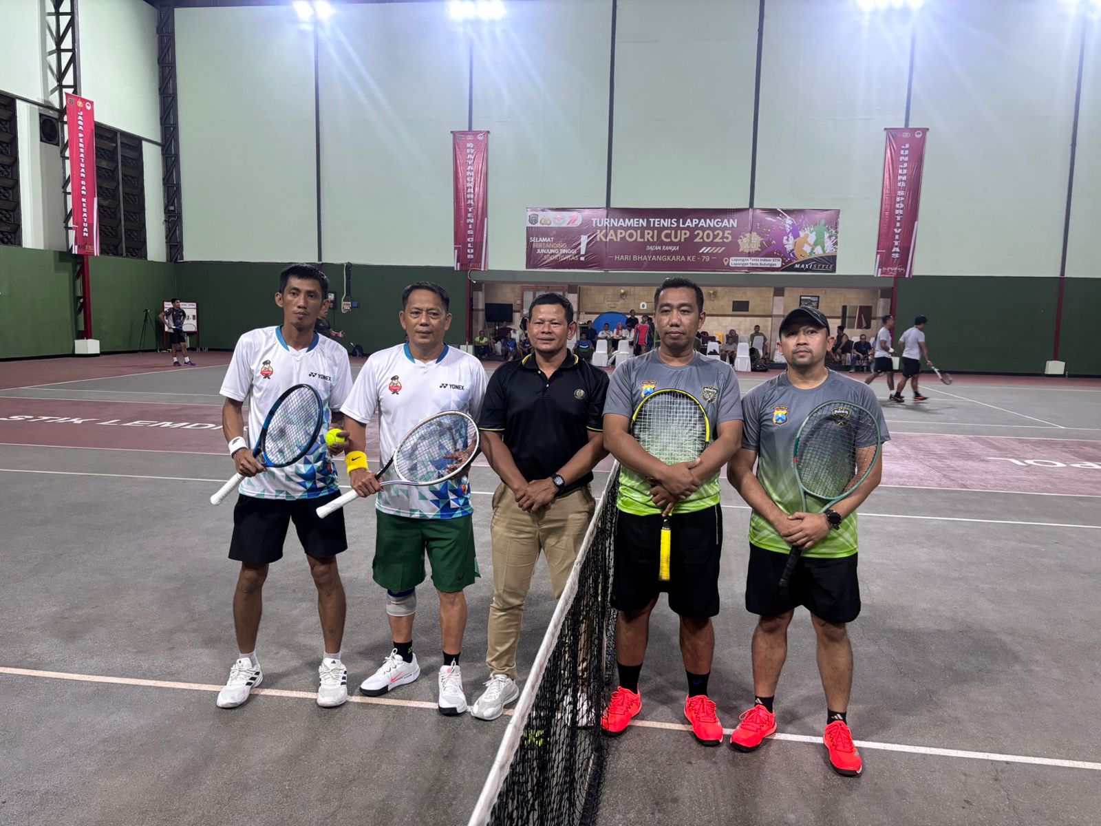 Tim Tenis Lapangan dari Polda Jatim Fandi/Dwi Margo (kanan) berhasil menjadi jaura di Ganda Putra Piala Kapolri 2025