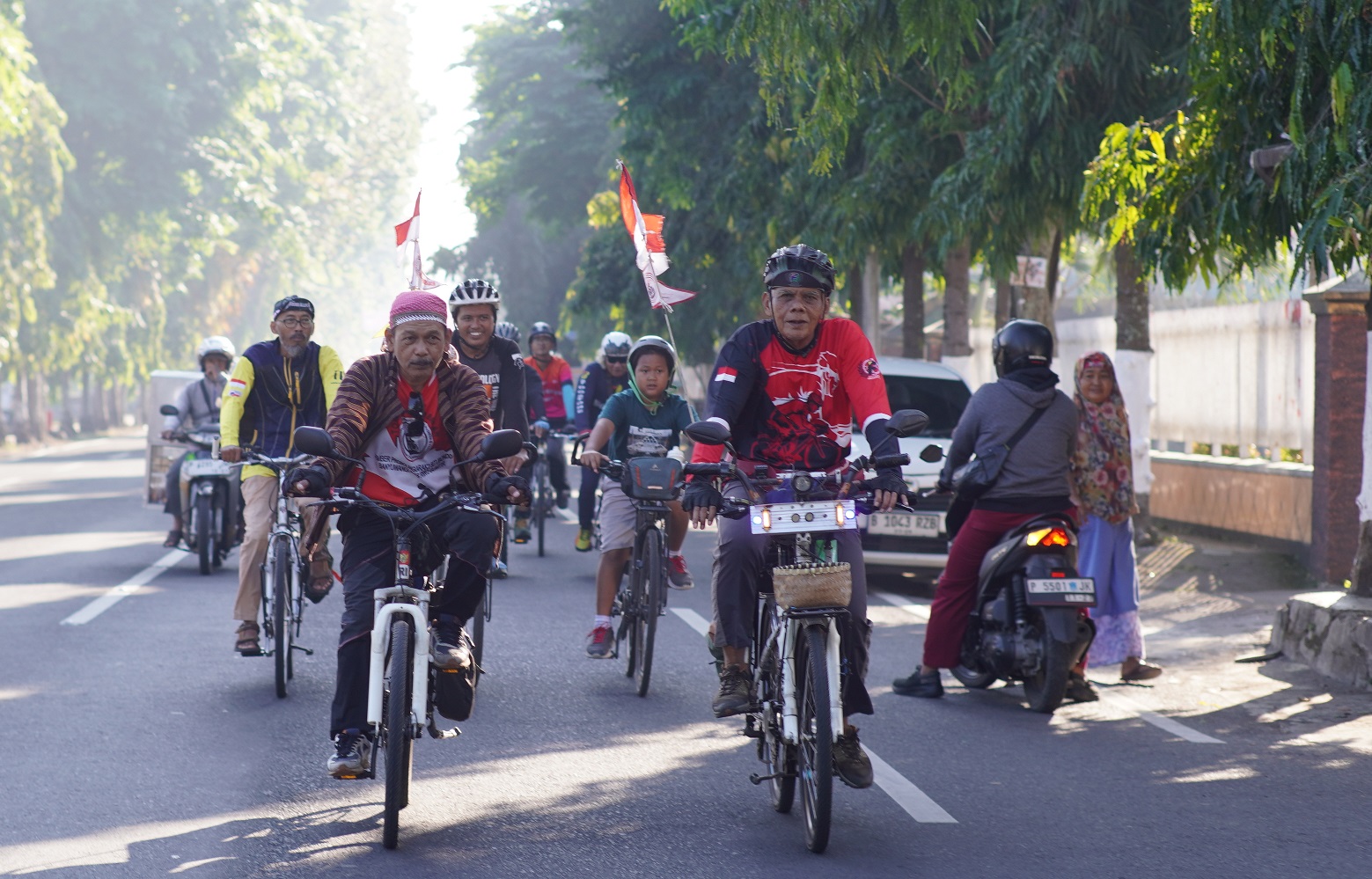 Peserta lepas tawa saat mendengar kawannya dapat doorprize Tiba-tiba Gowes JPRJ, Minggu pagi (13/7/2025).