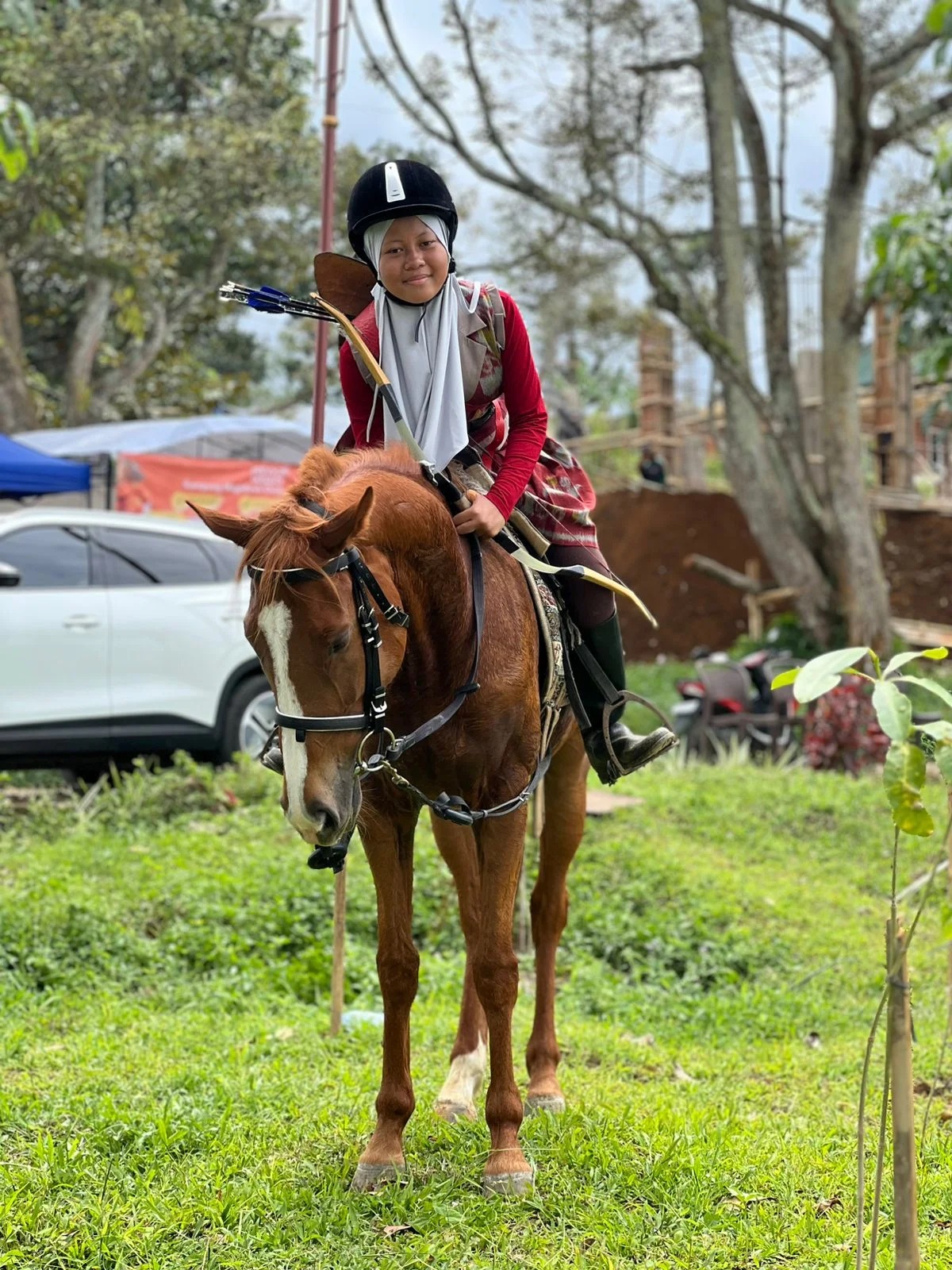 Atlet Panahan Berkuda Jember, Keifaiza Zivanka Habibi meraih perunggu pada ajang panahan berkuda internasional.