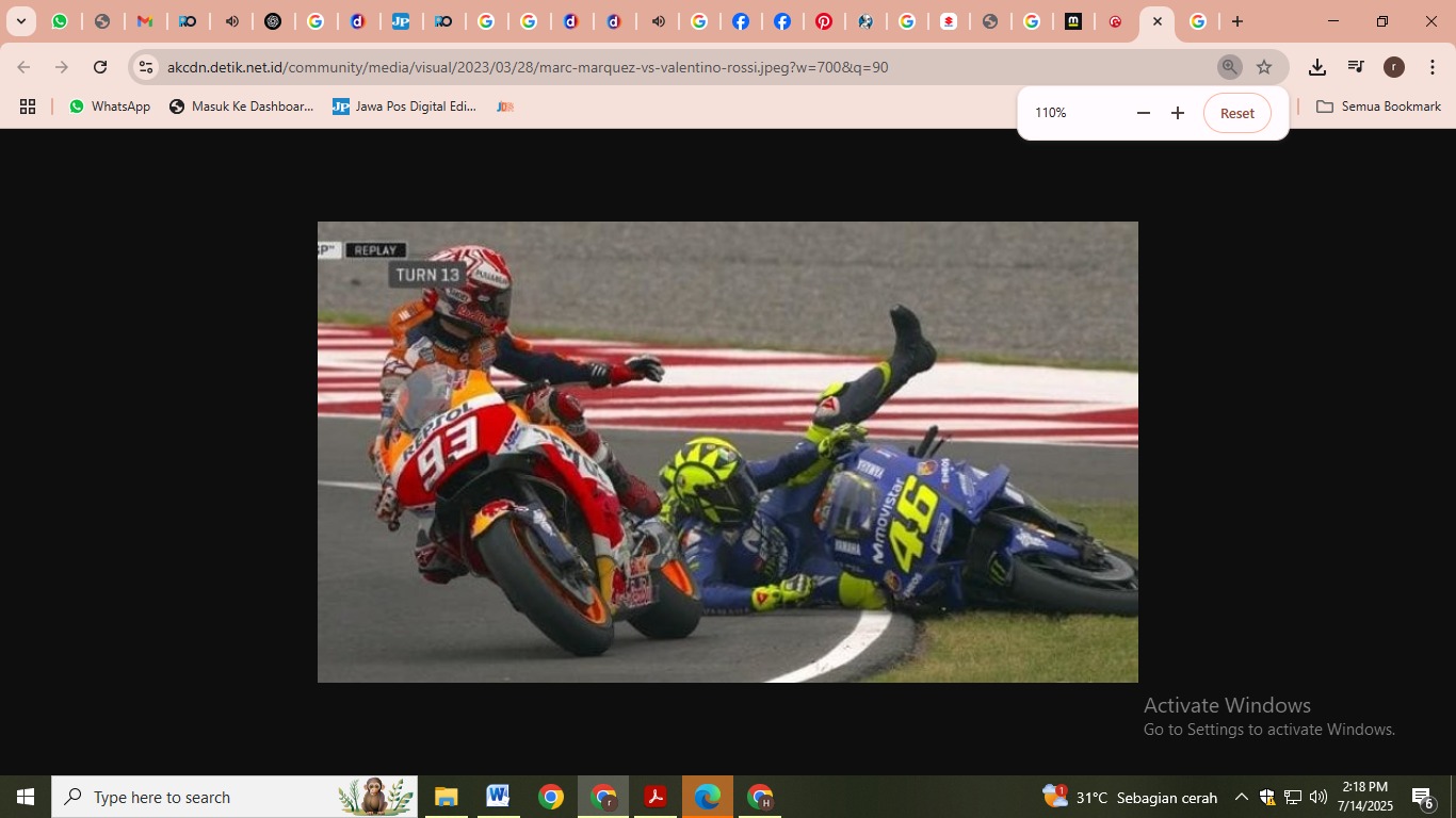 Valentino Rossi, yang terjatuh saat berduel dengan Marc Marquez