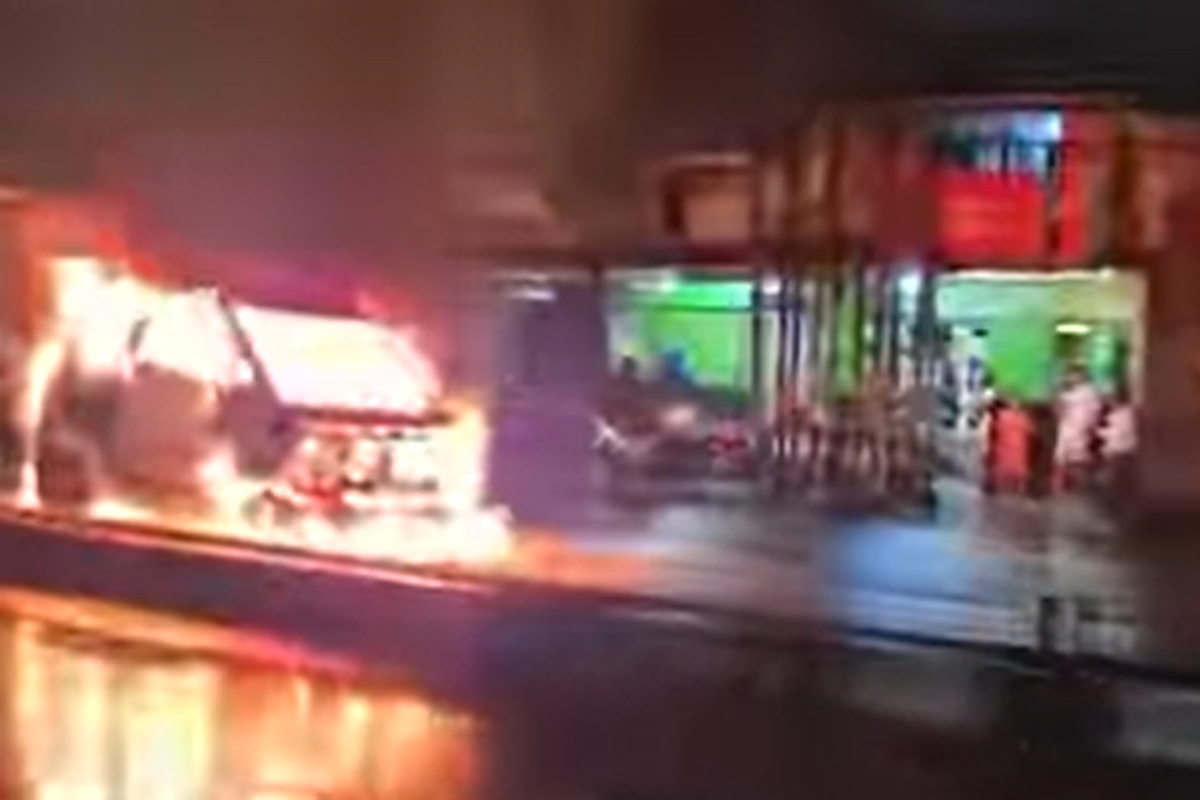 Mobil Wuling Air EV Terbakar saat Berhenti di Lampu Merah Kota Bandung, Wuling Motors Berikan Penjelasan.