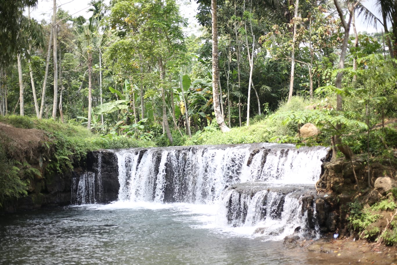 Clear water flows gently at Damar Wulan Waterfall, a peaceful destination in Jember. Photo: Delia Enggar Sugiana