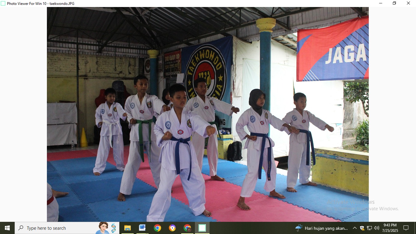 ADE APRYANIS/RAME  SERIUS: Proses latihan taekwondo di club Yusuf Taekwondo Academi (YTA) berlokasi di Kelurahan Tompokersan, Lumajang.  &nbsp;