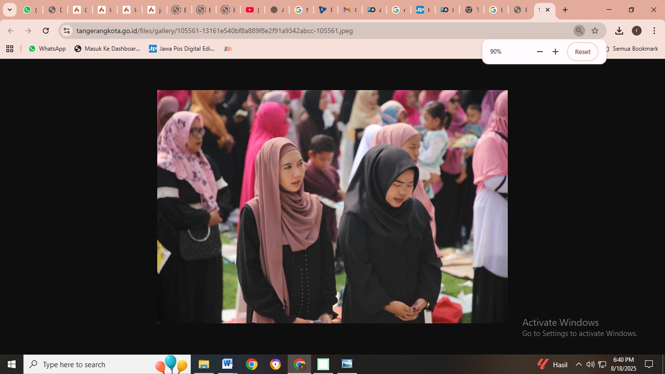 Suasana pengajian Ustadzah Halimah Alaydrus, bersama dengan ribuan  di Masjid Raya Al-A