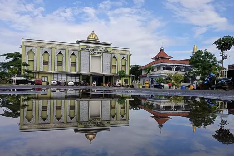 pondok modern Gontor (diambil dari instagram pondok modern gontor)