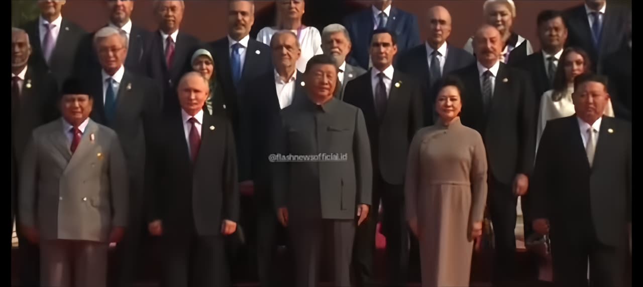 Presiden prabowo sejajar dengan macan dunia (dari flashnewsofficial )