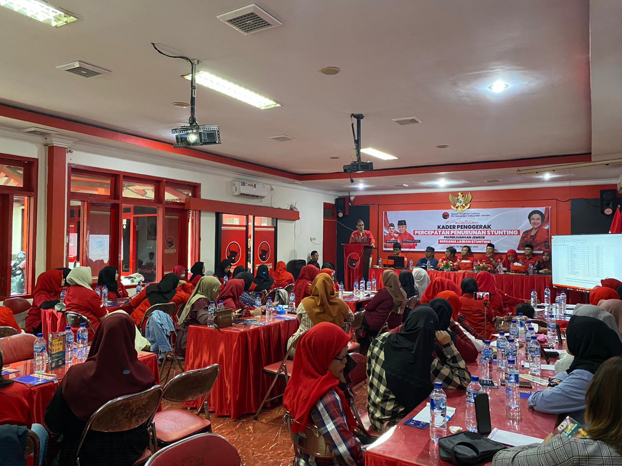 Pelatihan kader penggerak percepatan penurunan stunting yang digelar PDIP Jember di kantor DPC, Sabtu (20/9) lalu.