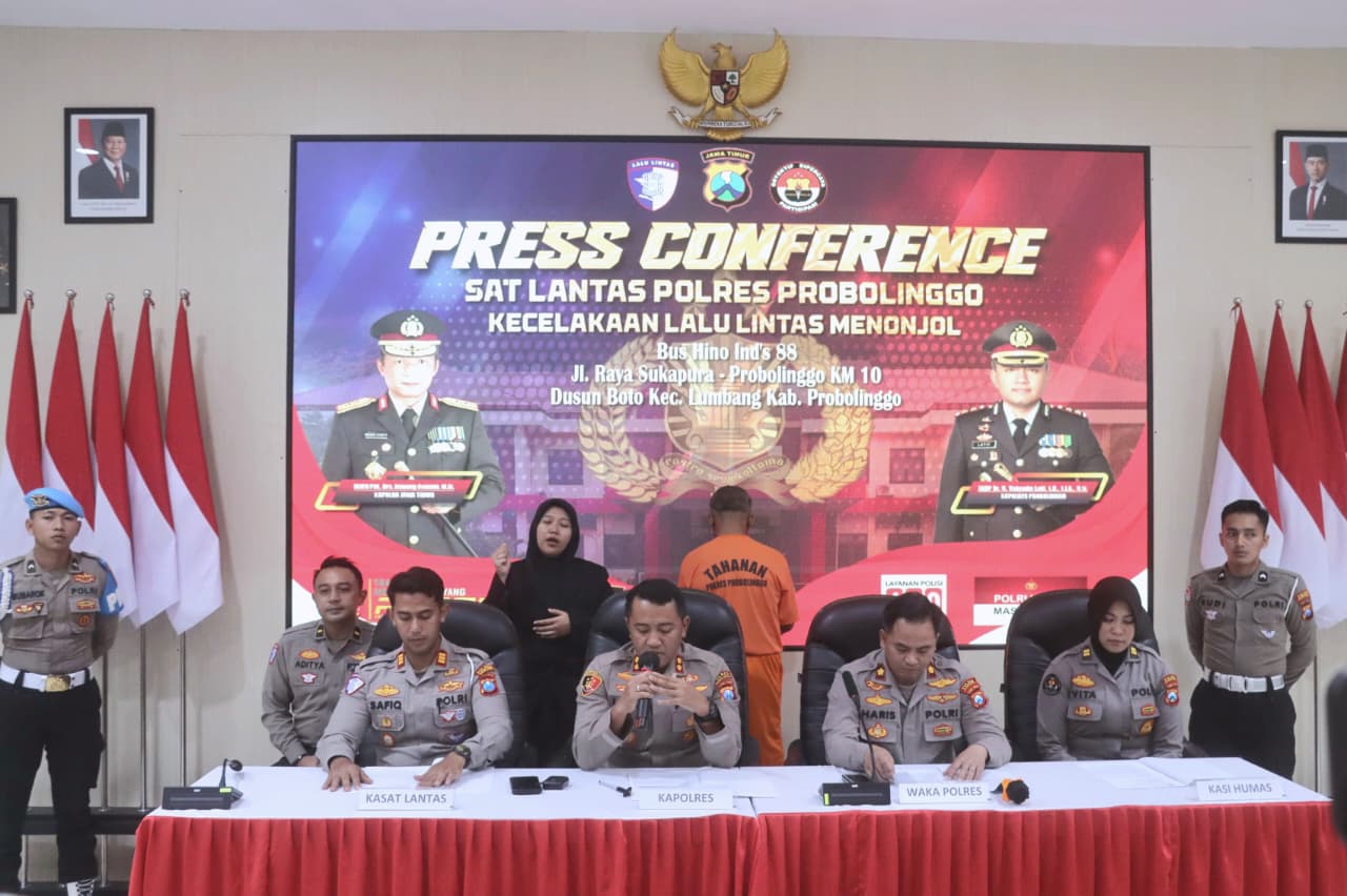 PENETAPAN TERSANGKA: Sopir bus Al Bahri ditetapkan sebagai tersangka dalam tragedi kecelakaan bus yang membuat 9 nyawa melayang, di Polres Probolinggo, Senin (22/9).