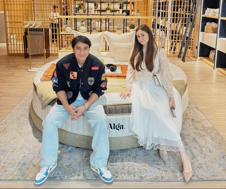 Billy Syahputra dan Viktoriya Kolesnaya atau yang akrab disapa Vika.