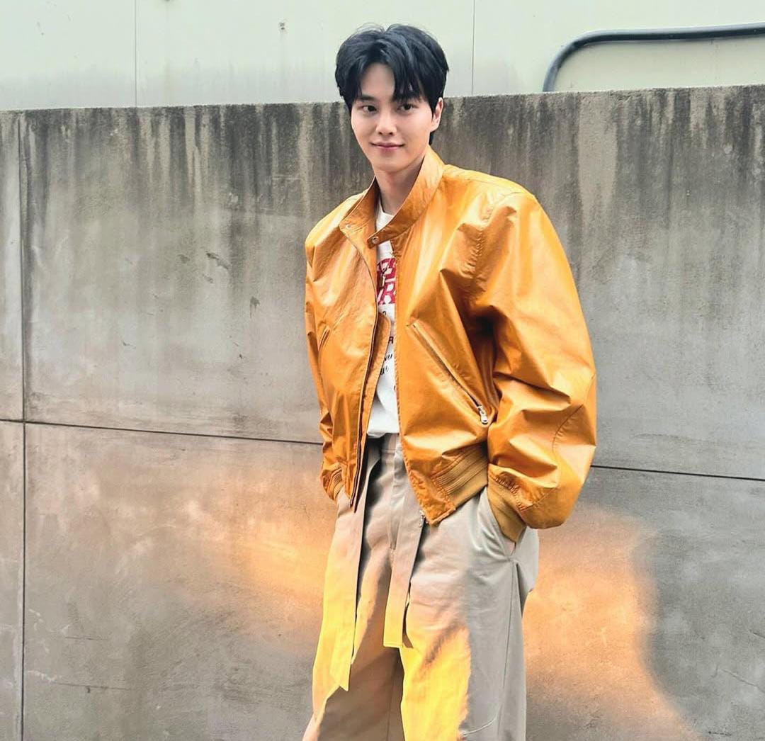 Song Kang (Instagram: @songkang_b)