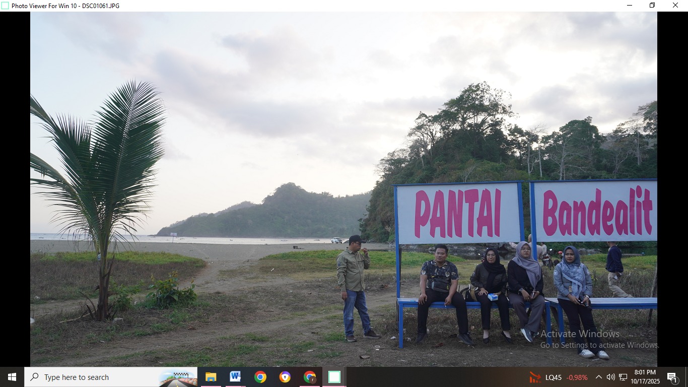 FOTO-FOTO: MAULANA/RADAR JEMBER  IKONIK: Pantai Bandealit, Tempurejo, Jember, digadang menjadi salah satu destinasi unggulan masa depan.