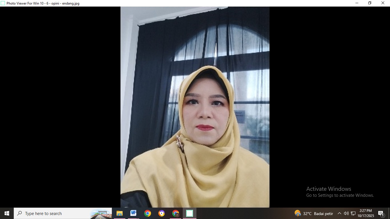 Endang Lifchatullaillah, Dekan Fakultas Ekonomi dan Bisnis  Universitas dr. Soebandi