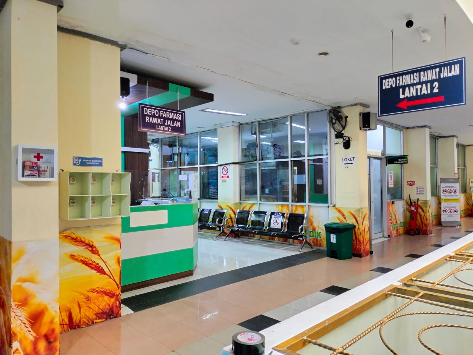 Pelayanan farmasi di RSD dr Soebandi Jember. Rumah sakit ini memiliki utang obat senilai Rp 48 miliar. Stok obat pun menipis