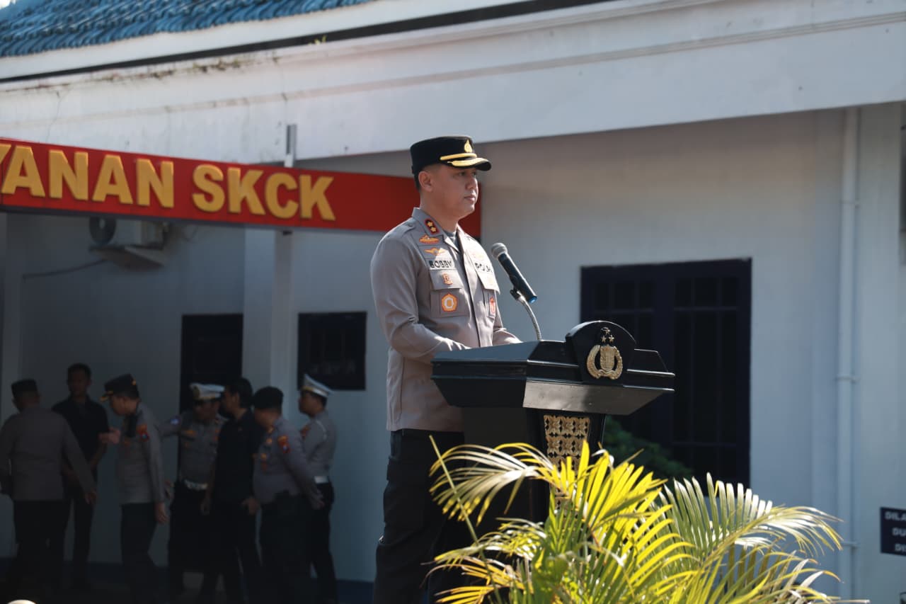 Kapolres Jember AKBP Bobby Adimas Candra Putra. Setelah 9 hari buron, Polres Jember akhirnya membekuk terduga pelaku kekerasan seksual di Balung.