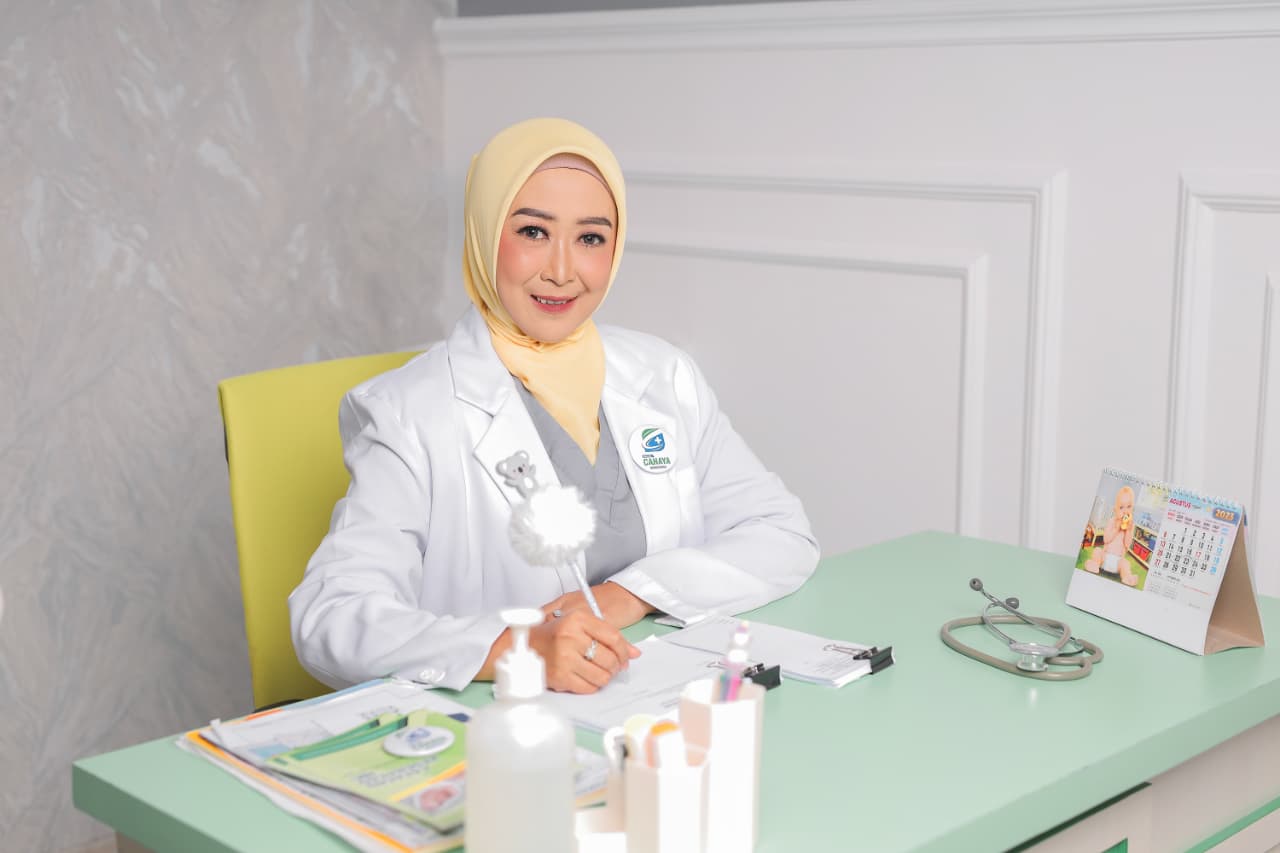 &ldquo;Anak belajar dari melihat. Kalau ayah-ibunya makan makanan sehat, mereka juga akan penasaran dan ikut mencoba,&rdquo; AMANDA CAHYA YANUARTIKA, Direktur RSCM Bondowoso (RSCM BONDOWOSO)