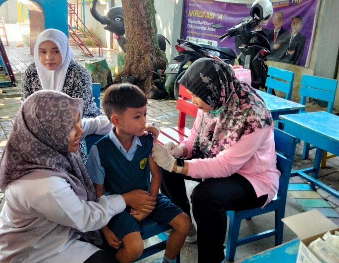 ITAS: PPNI Jember menggelar Imunisasi Tambahan Serentak (ITAS) di Kecamatan Patrang Beberapa waktu lalu. (PPNI JEMBER)  &nbsp;