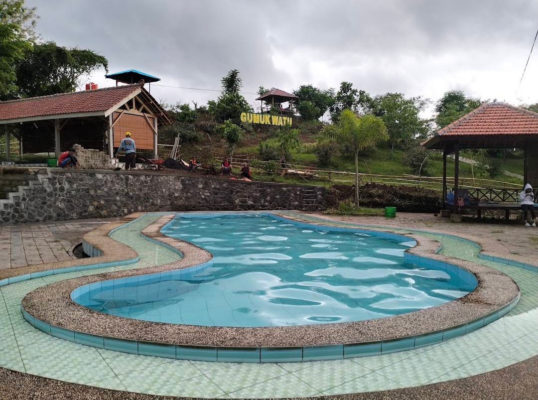 Area kolam renang Wisata Gumuk Batu (diambil dari google maps yang diposting Travel Jember Surabaya Yellow Holiday)