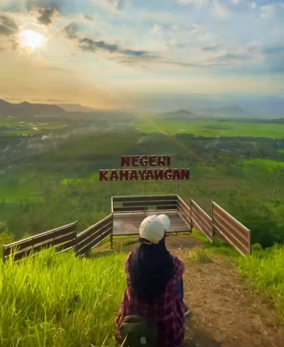 Puncak Negeri Kahayangan (diambil dari tangkapan layar dari video tiktok @Arti Bintang)&nbsp;